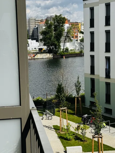 Einziehen und den Spreeblick genießen – Möbliertes Apartment in Berlin — photo 1